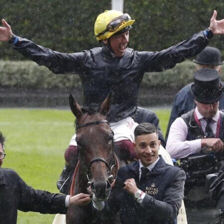 Frankie Dettori needs Cup trophy for set