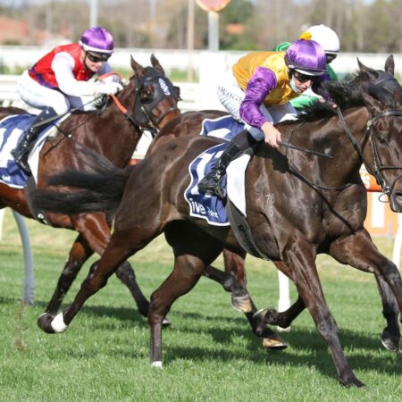 Brownes continue Aussie raid