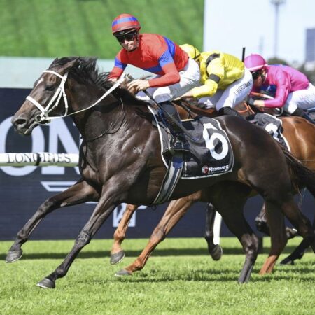 Verry Elleegant pleases with pipe-opener