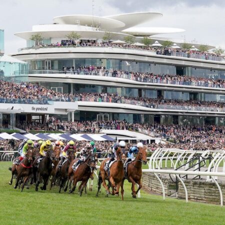 How many Melbourne Cup favourites have won this century?